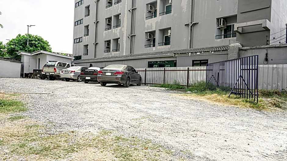 RoomQuest Bangkok Don Mueang Airport