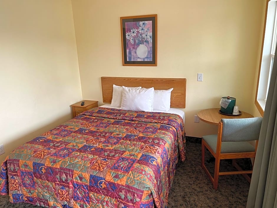 All Star Inn & Suites