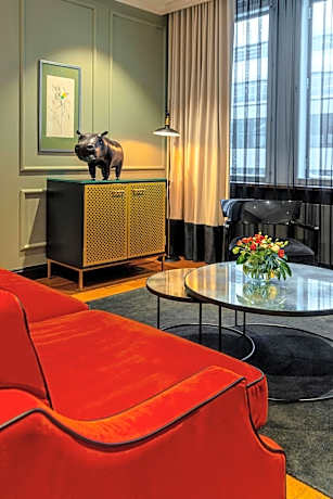 Corner, Larger Guest room, 1 King