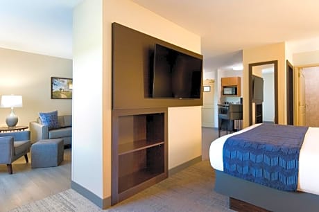 King Bedroom Suite- Walkout
