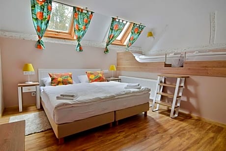Deluxe Family Room