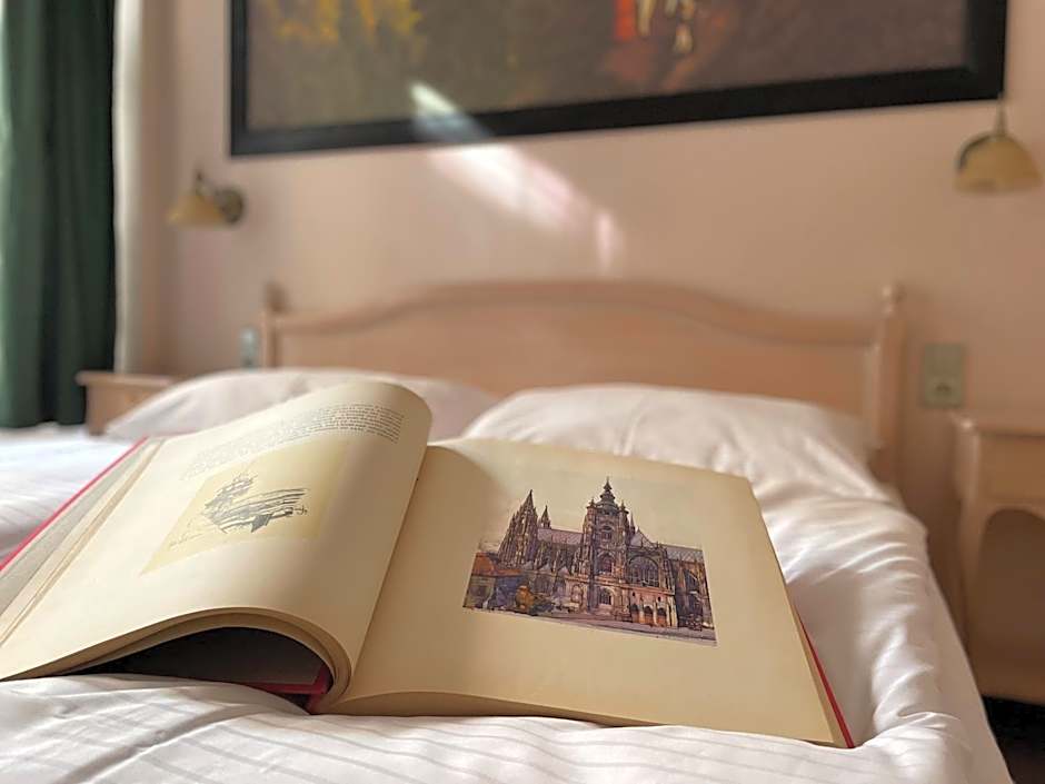 U Cervene zidle - Red Chair Hotel