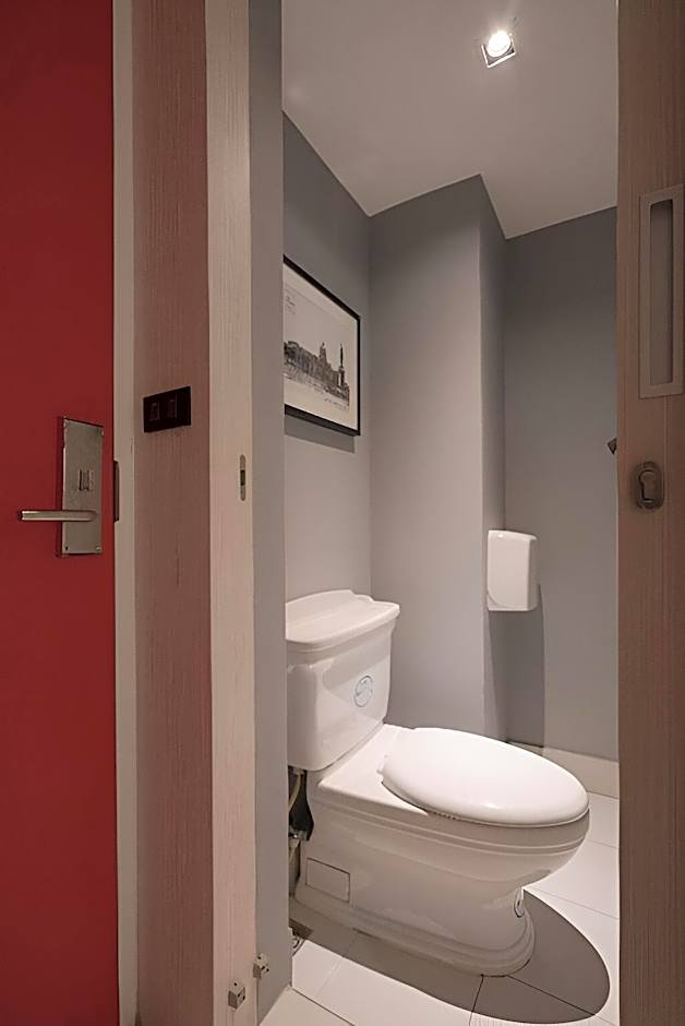 Sleepbox Sukhumvit 22