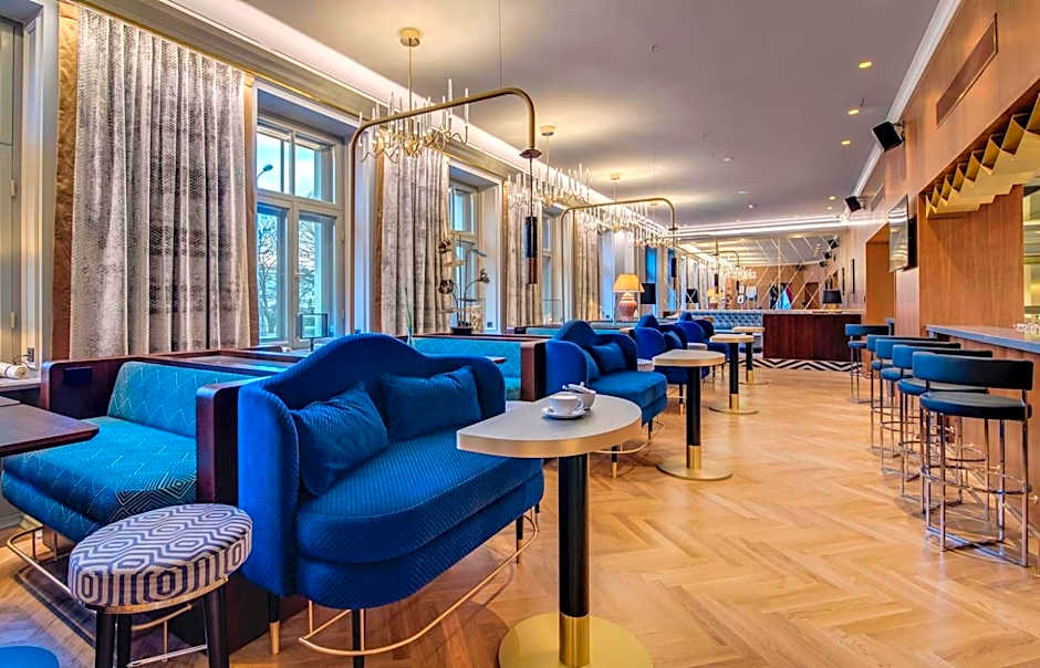 Grand Poet Hotel and SPA by Semarah