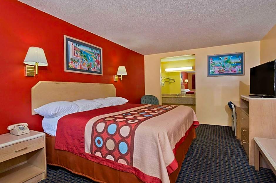 Super 8 by Wyndham Chipley