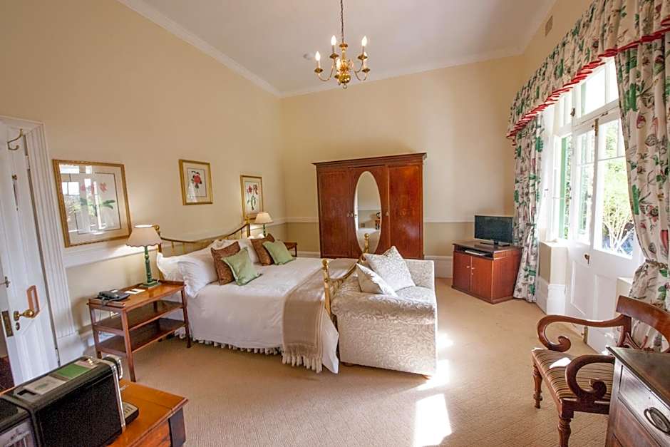 Hacklewood Hill Country House