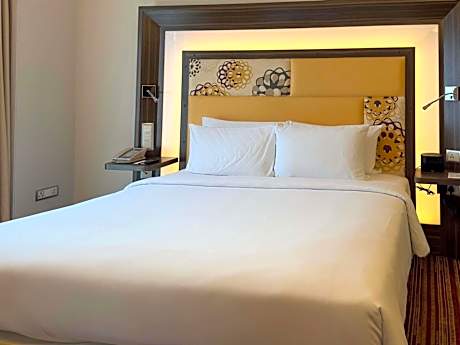 Deluxe King Room with 20% Discount on food & soft beverages