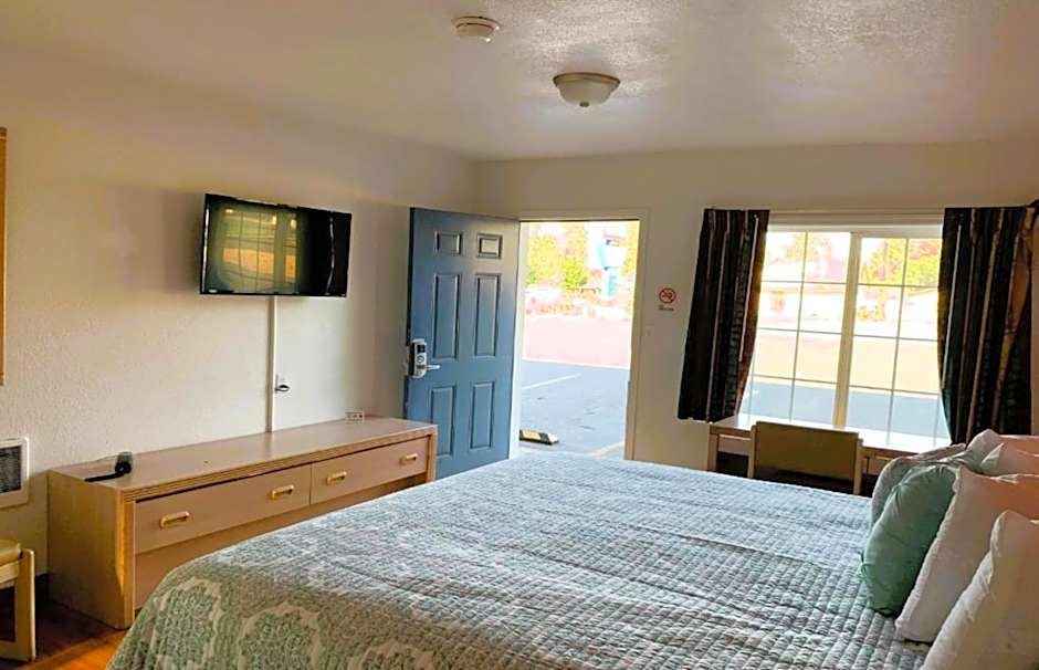 Royal Gateway Motel by OYO