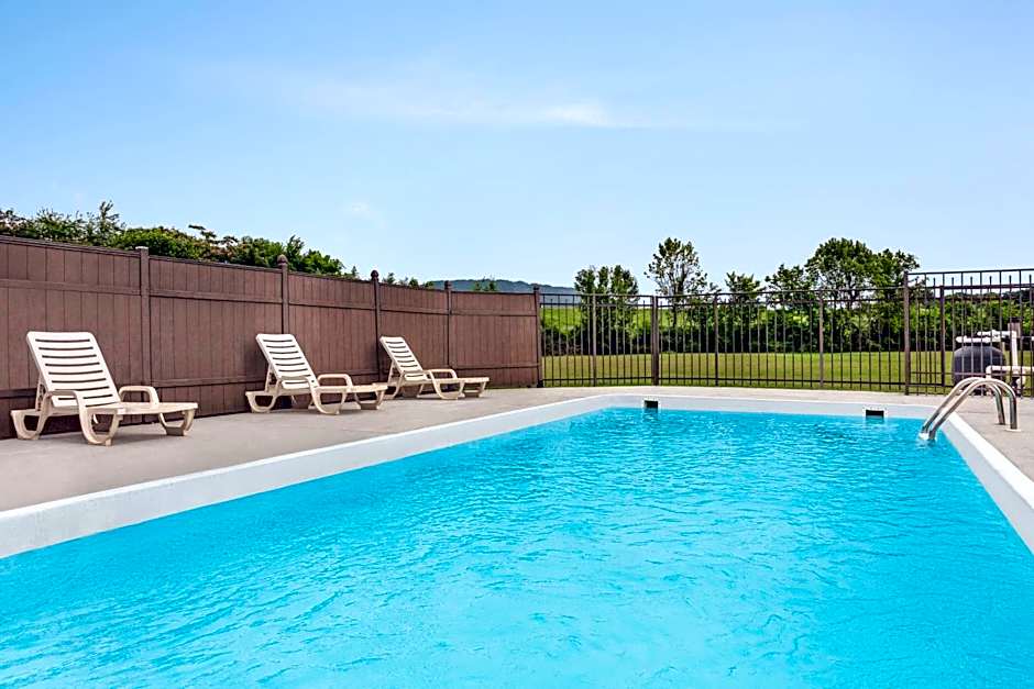 Howard Johnson by Wyndham Chattanooga Lookout Mountain I-24