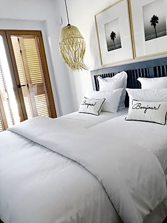 DOUBLE ROOM WITH BALCONY & SEA VIEWS