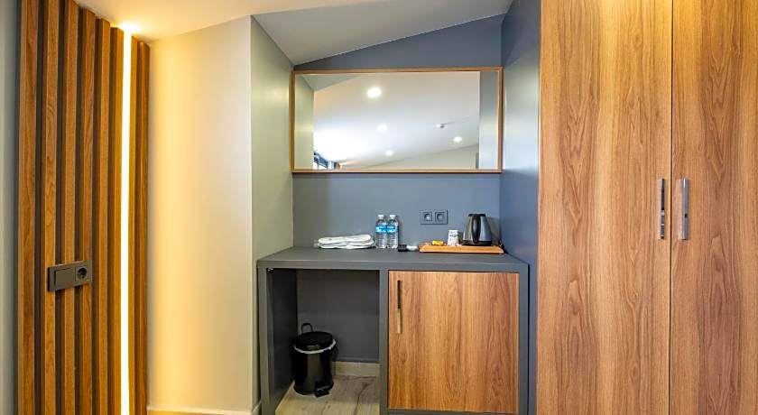 Fly Point Airport Hotel