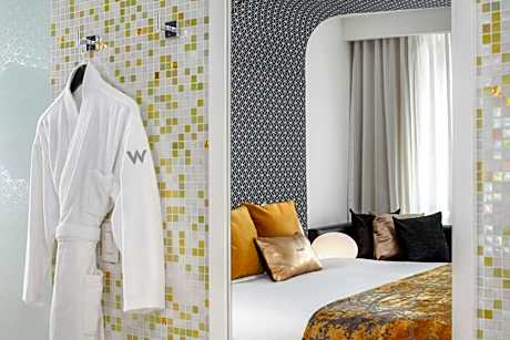 One-Bedroom Supreme Junior King Suite in Loft