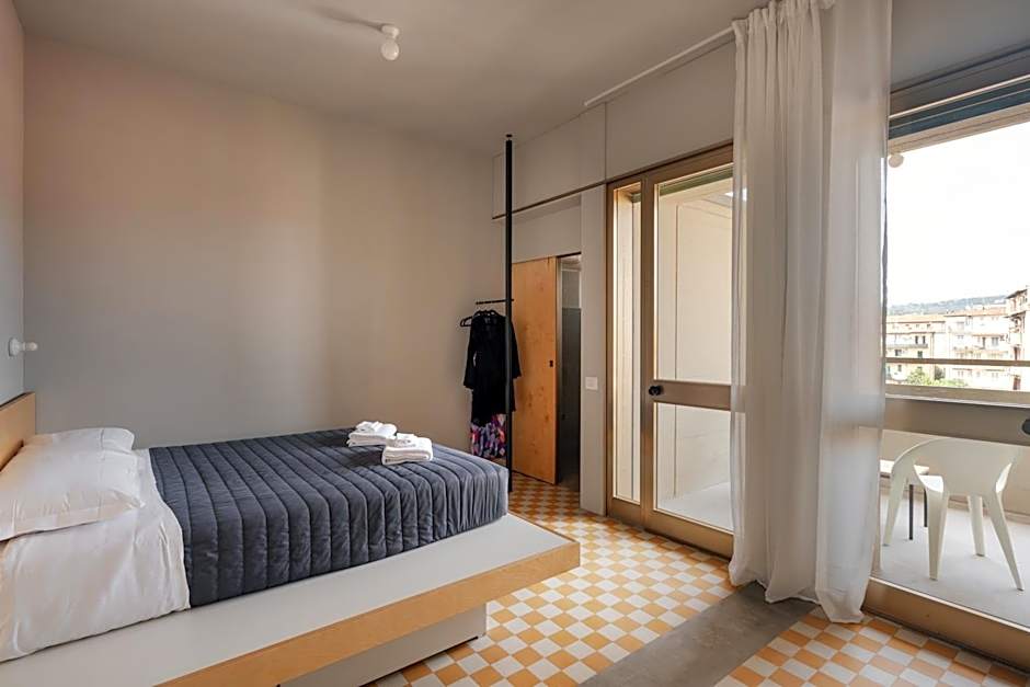 'RE-Dama Hostel