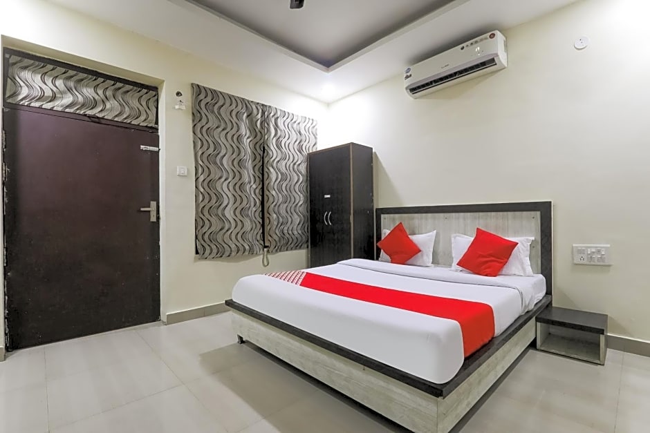 OYO Hotel Samrat