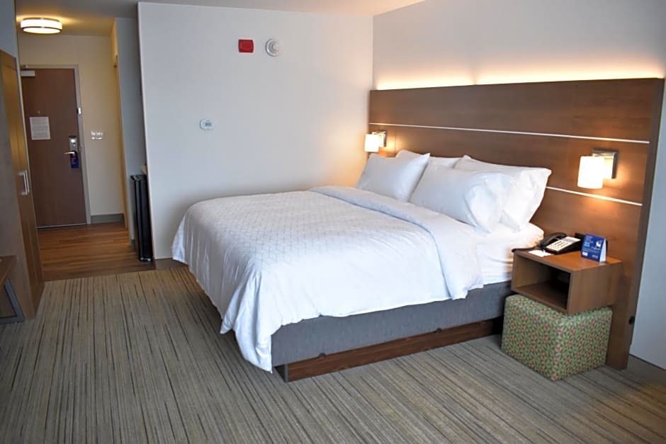 Holiday Inn Express And Suites Boston South - Randolph By IHG