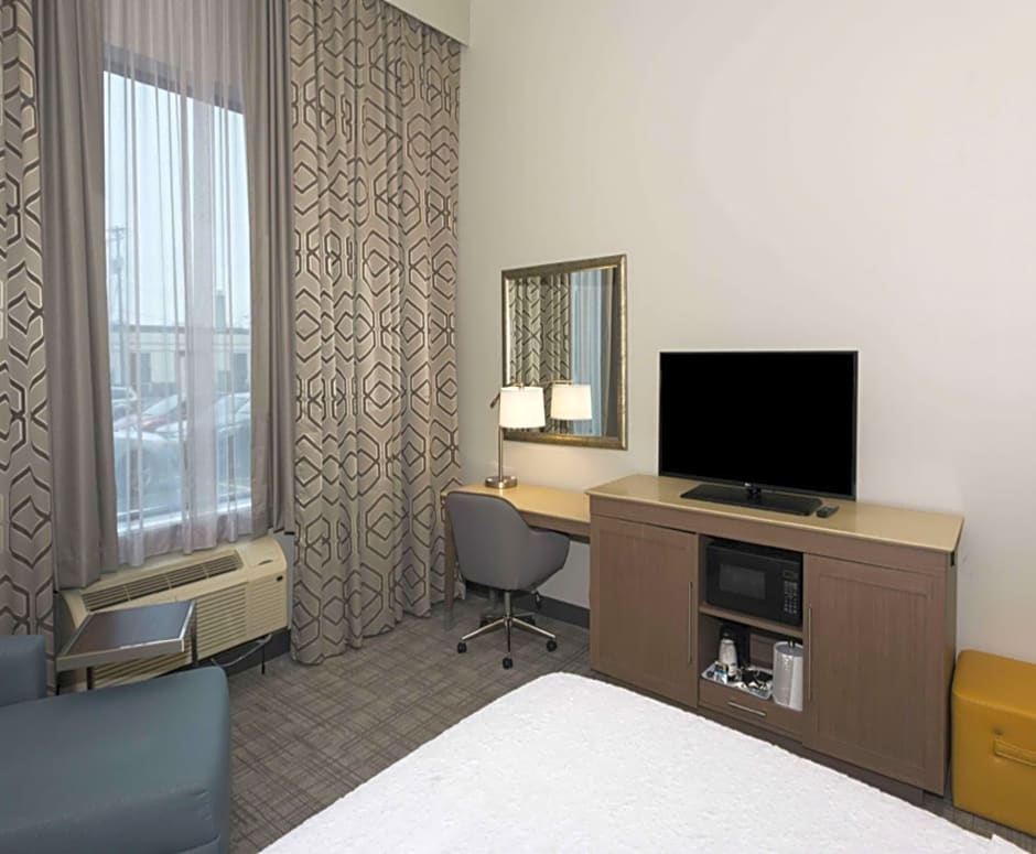 Hampton Inn By Hilton and Suites Minneapolis University Area, MN
