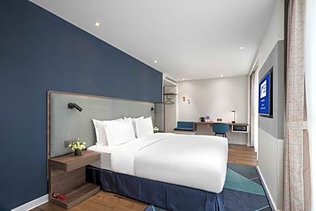 Standard King Room with Extra Space