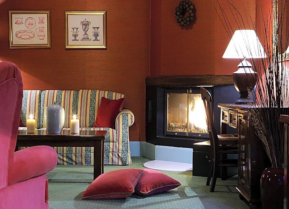 Country Club Hotel & Suites