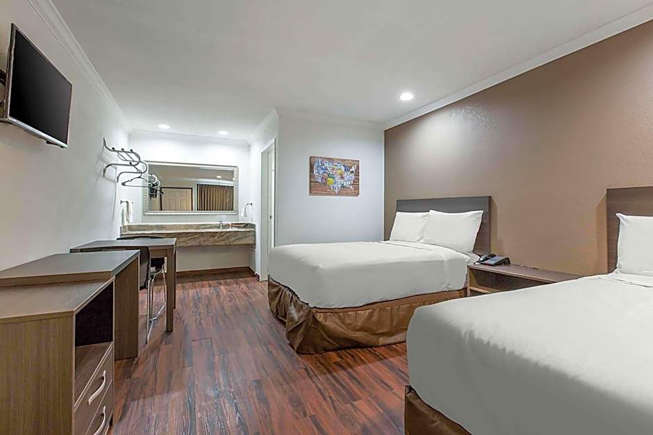 Baymont by Wyndham Bakersfield
