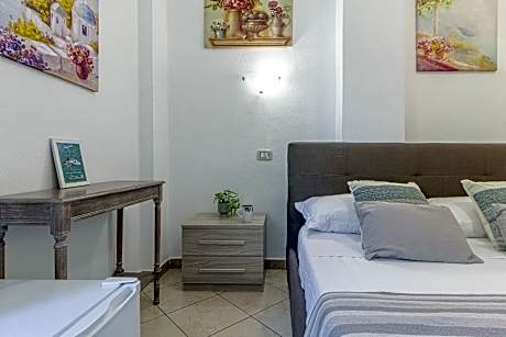 Deluxe Room (2 Adults + 1 Child)