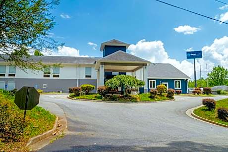 Clarion Pointe - Dillard near Blue Ridge Mountains