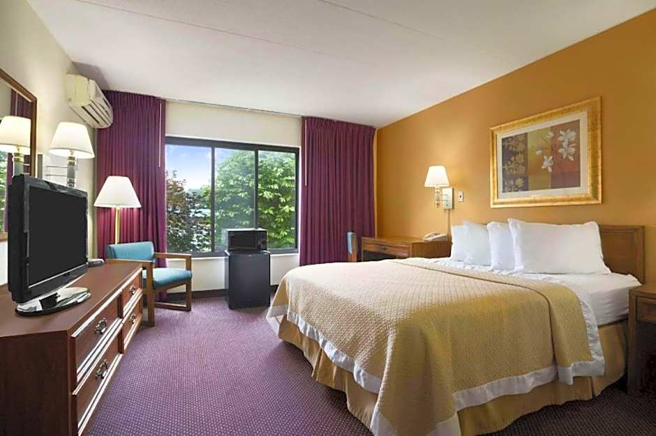 Ramada by Wyndham Pittsburgh/New Stanton