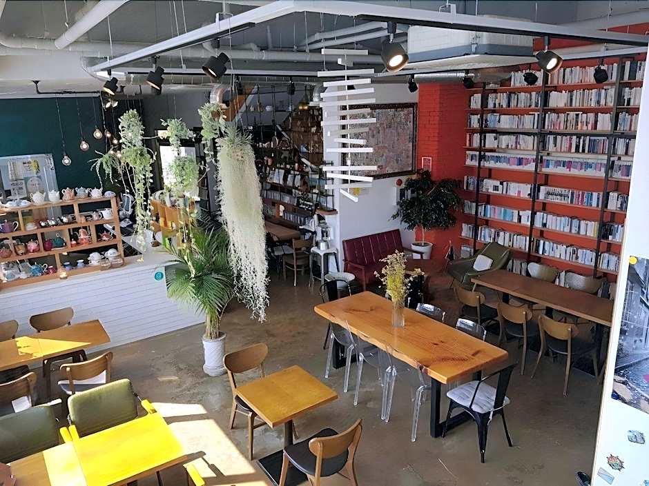 Andong Poonggyung Hostel N Library