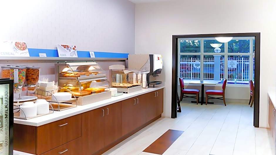 Holiday Inn Express St. Petersburg North / I-275 By IHG