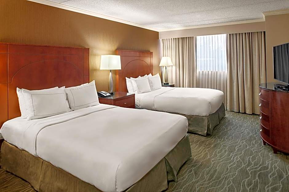 DoubleTree by Hilton Akron Fairlawn