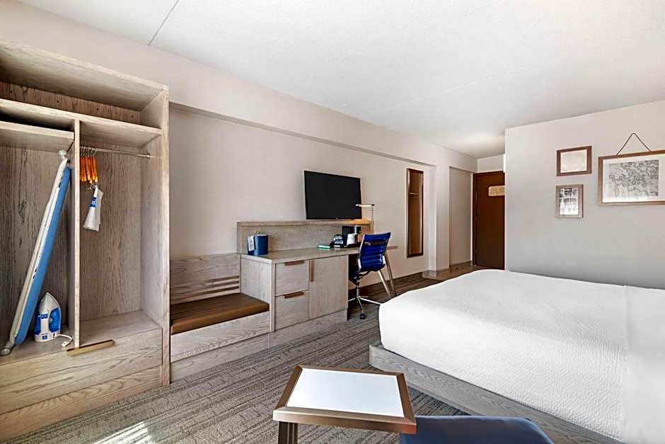 Best Western Plus Landmark Inn