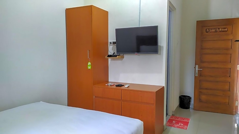 Omah Leren Mitra RedDoorz near Gembiraloka Zoo Yogyakarta