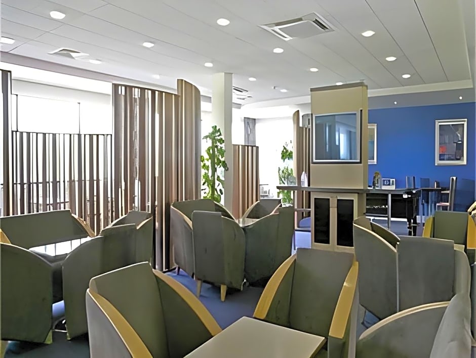 Holiday Inn Express Cardiff Airport