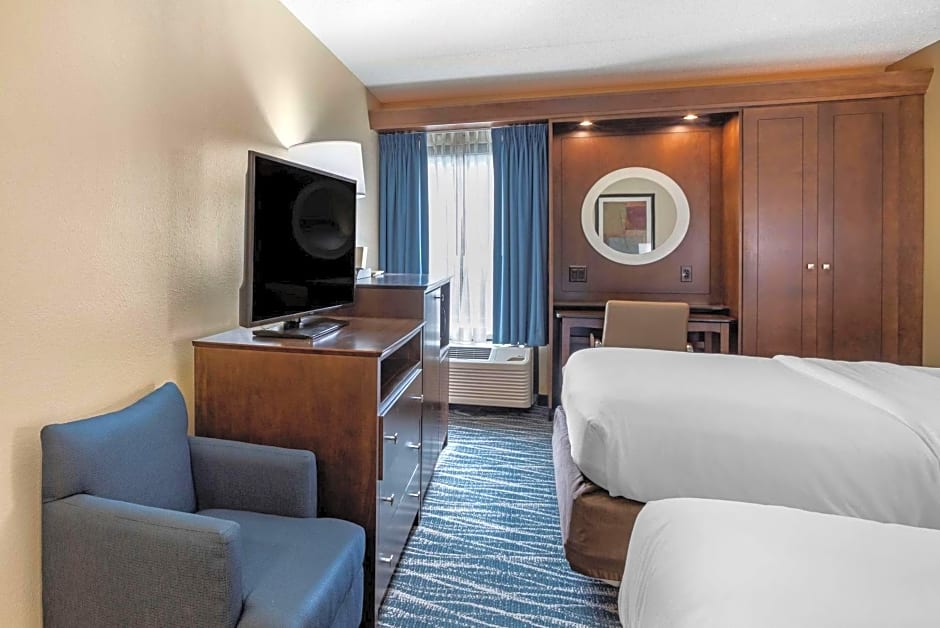 Comfort Inn & Suites Newark - Wilmington