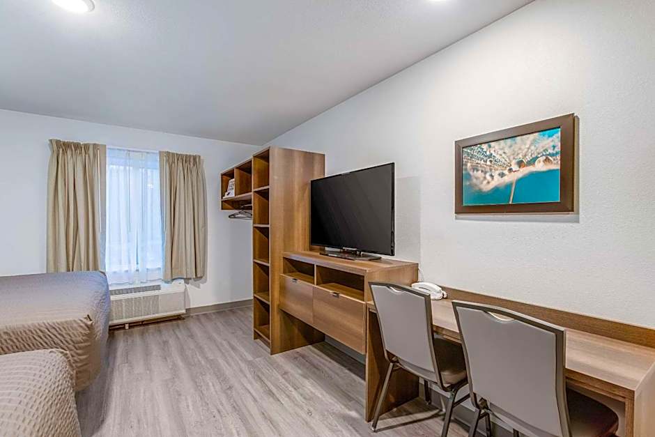 WoodSpring Suites Detroit Farmington Hills