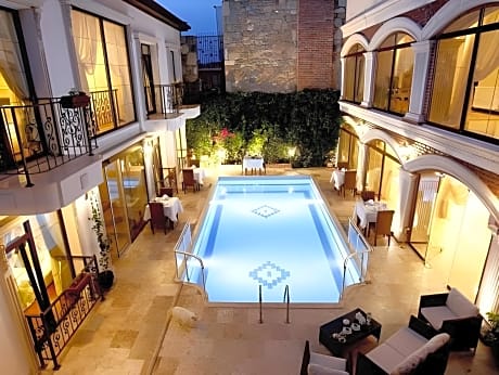 Saint John Hotel