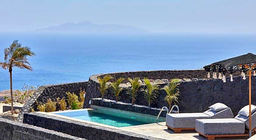 Theano Cave Suites & Villas