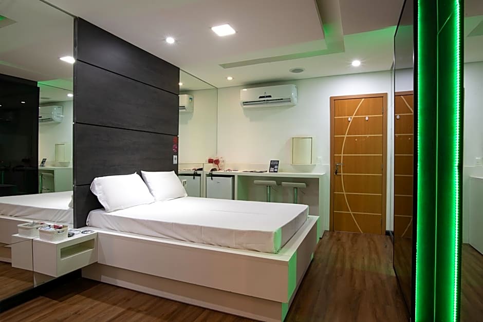 Motel fantasy 4 (adult Only)