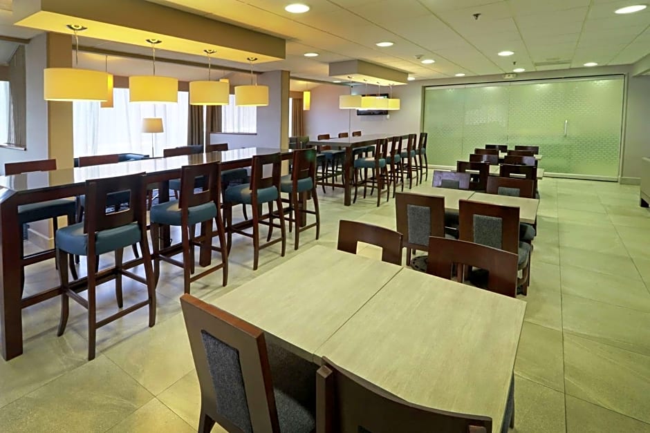 Hampton Inn By Hilton Monterrey-Airport