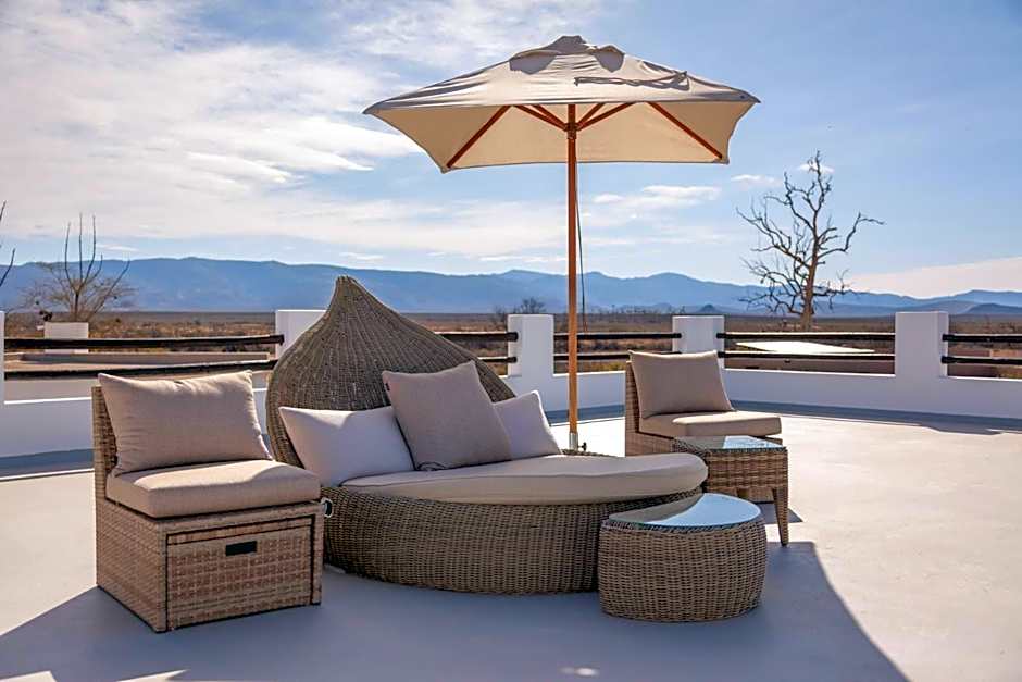 Inverdoorn Game Reserve Lodge