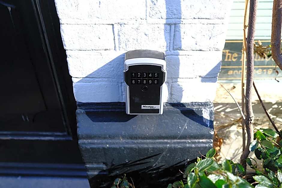 Eelhouse private studio