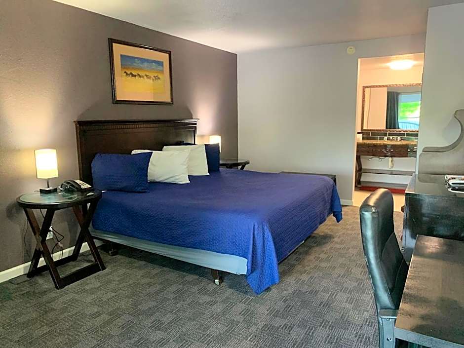 R Nite Star Inn and Suites -Home of the Cowboys & Rangers