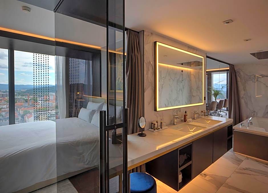 Grand Plaza Hotel & Congress Center