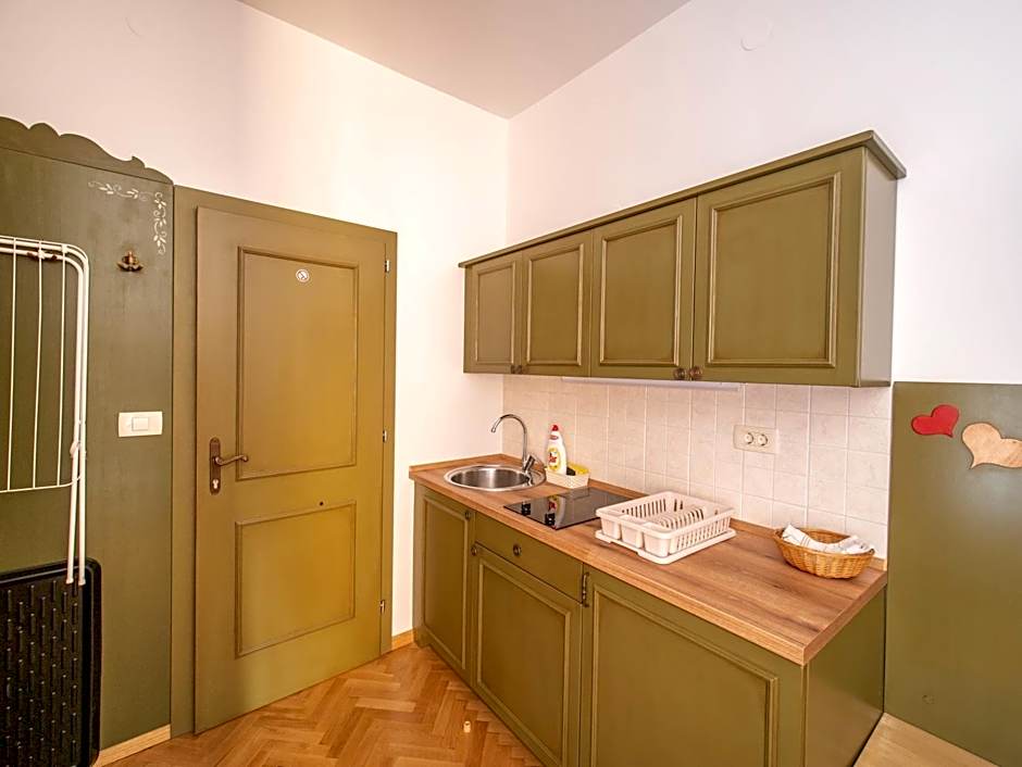 Berghi Hotel and Apartments