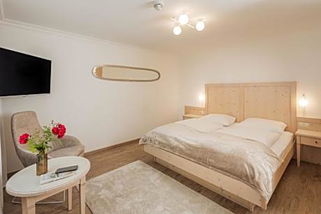 Apartment with Balcony and Electric Fireplace