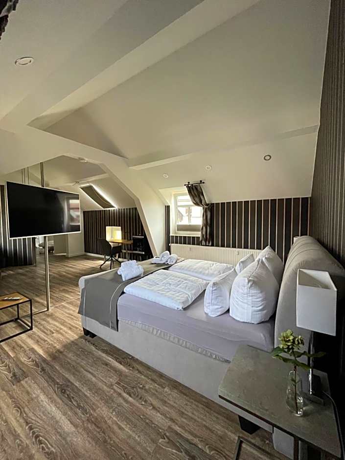 "Zur Altstadt - Am Fuße der Osterburg" Gaststätte, Pension, FEWO