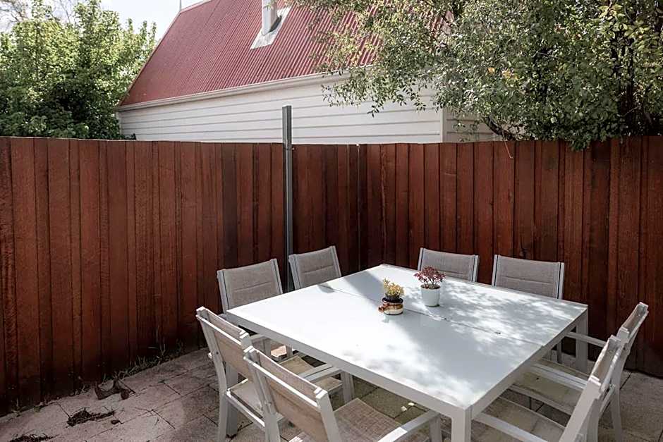 Connage - Historic Battery Point Police Station