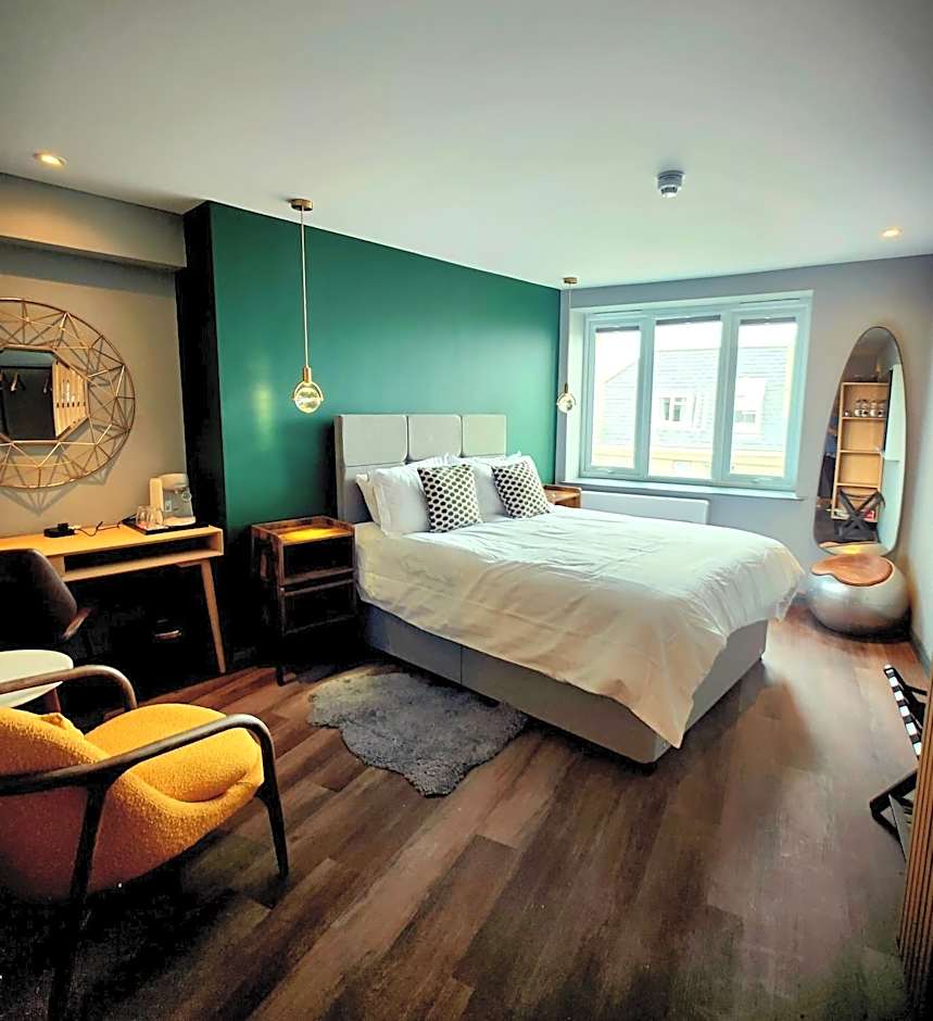 Pinnacle Suites Hotel