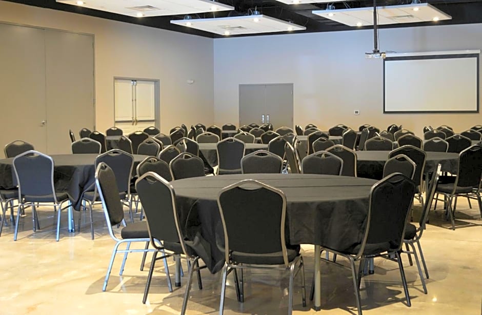 Holiday Inn Express & Suites Tulsa NE, Claremore, an IHG Hotel