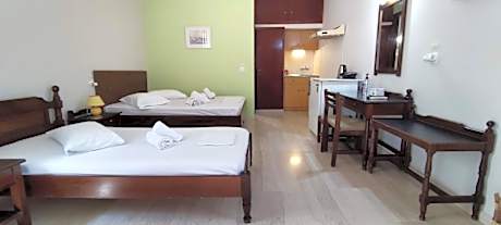 Studio (2 Adults)