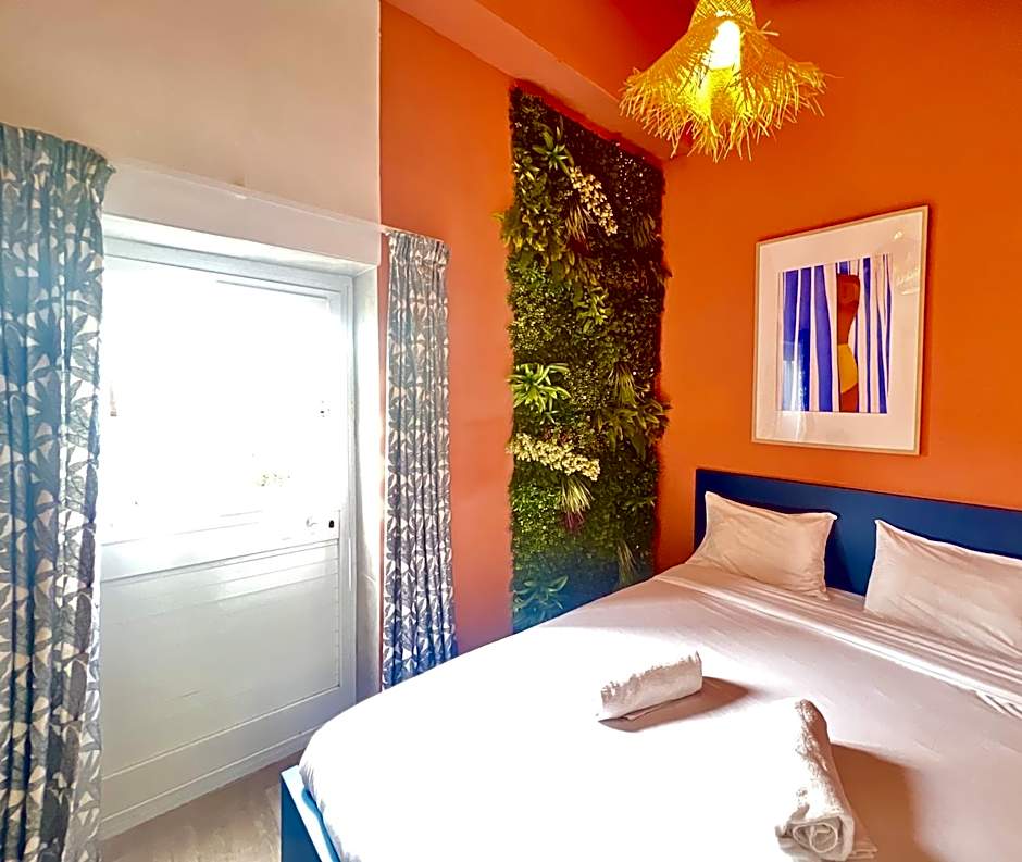 Follow the Sun Boutique Hostel - Pool, Breakfast & Sea Views